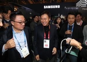 CES 사로잡은 삼성·LG… 전시장 ‘인산인해’