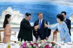 [남북정상회담] 김정은 "우린 갈라놓을 수 없는 하나… 재삼 인식"