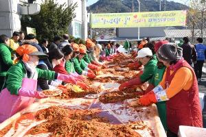 양구군 새마을지회, ‘사랑의 쌀·김장 나누기’ 행사