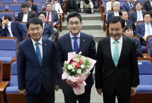 (종합) 바른미래당 새 원내대표에 오신환… "개혁 역할 수행"