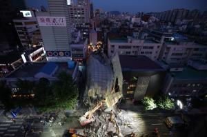잠원동 철거 건물 붕괴… 예비신부 참변