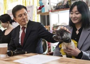 한국당 "반려동물, 진료비 표준화하고 세제 혜택 마련" 공약 발표