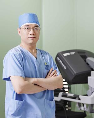 순천향대 부천병원 비뇨의학과 이상욱 교수, 다빈치 로봇수술로 평균보다 8배 이상 큰 거대 전립선암 치료 성공