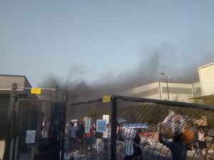 남아공 폭동 확산에 교민 피해 속출… LG공장 불타