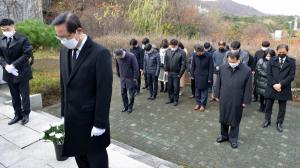 신의주학생의거 76주년. 한국자유총연맹 기념탑 참배