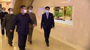 북한 신규 발열자 30만명… "치료법 몰라 늘어"