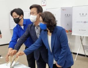허태정 더불어민주당 대전시장 후보 사전 투표 진행