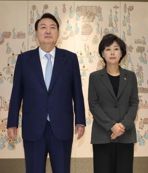 윤대통령, 박순애 장관에 "언론·야당 공격 받느라 고생했다"