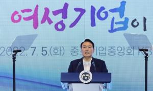 윤대통령 "여성 기업인, 위기극복·신산업 창출 앞장"