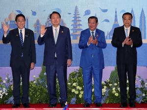 中리커창 "한반도 비핵화 건설적 역할 할 것"… 尹대통령과 환담