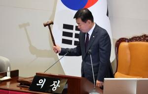 국회, 대정부질문 첫날부터 공방전… 이재명 vs 김건희