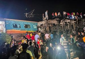 [속보] "인도 열차사고 사망자 최소 288명·부상자 900명 넘어"