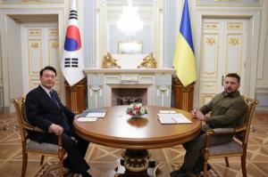 윤대통령, 우크라이나 방문… "군수물자 지원 지속할 것"