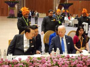 G20서 만난 한미 정상… "한미일 협력 글로벌 사회 큰 기여"