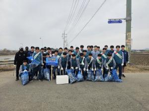 김포FC, 지역사회 환경 개선을 위한 하천 정화 캠페인 동참