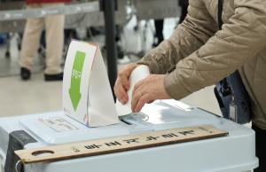 22대 총선 사전투표 2일차… 정오 기준 투표율 22.01%