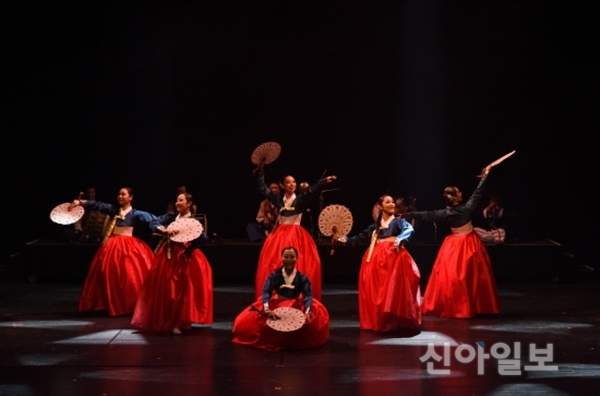2017년 그랬슈콘서트(공주) 전통예술단 공연장면(사진=충남문화재단 제공)
