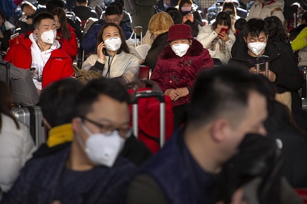마스크 쓴 중국 여행객들. (사진=베이징 AP 연합뉴스)