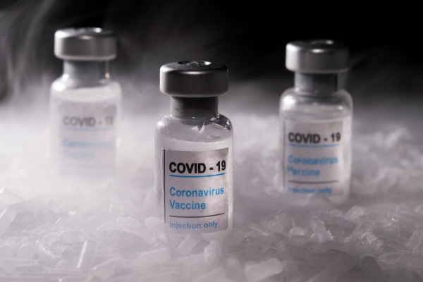 신종 코로나바이러스 감염증(코로나19) 백신 모형. (사진=로이터/연합뉴스)