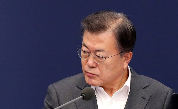 문재인 대통령이 12일 코로나19 방역 특별점검회의를 주재하고 있다. (사진=연합뉴스)