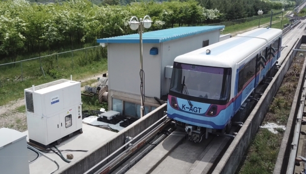 작년 한국철도기술연구원이 개발한 경전철용 무선급전시스템 모습. (자료=국토부)