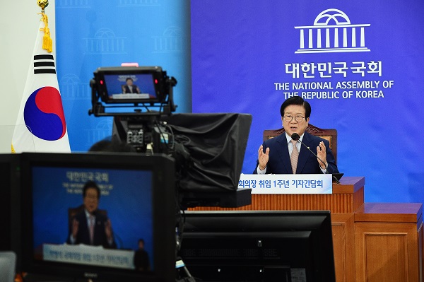박병석 국회의장이 21일 국회에서 취임 1주년 화상기자간담회를 하고 있다.(사진=연합뉴스)