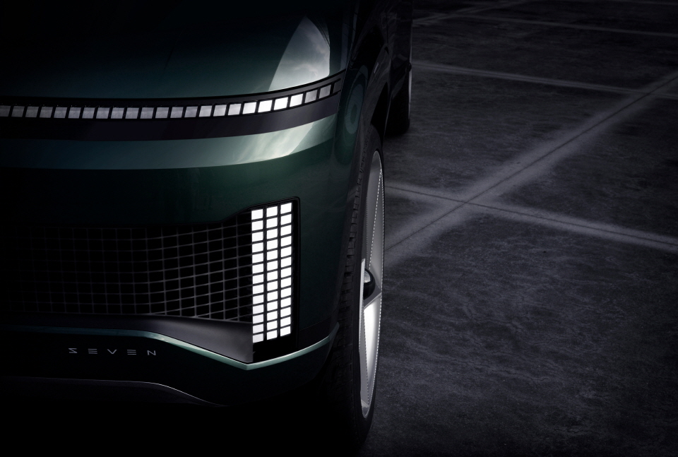 현대자동차 아이오닉의 대형 스포츠유틸리티차량(SUV) 콘셉트카 ‘세븐’(SEVEN) 티저 이미지. [사진=현대자동차]