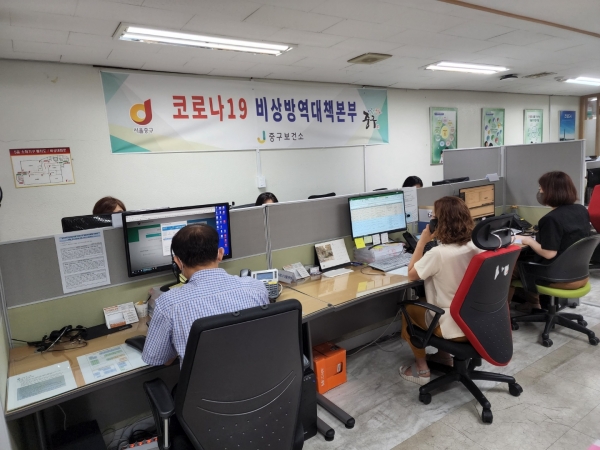 서울 중구가 코로나19에 걸려 재택치료 중인 사람 가운데 고위험군을 대상으로 적극적인 건강 돌봄에 나서고 있다고 18일 밝혔다. (사진=중구)
