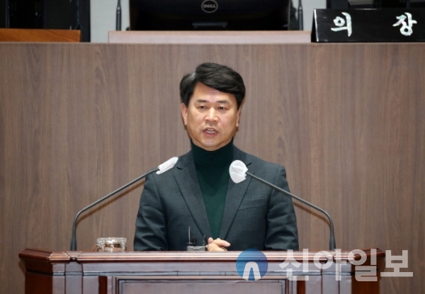 이상근 도의원이 8일 열린 제342회 임시회 제1차 본회의에서 5분발언을 하고 있다.(사진=충남도의회)