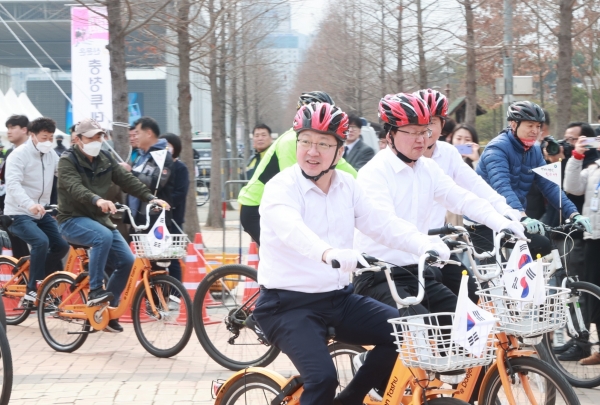이장우 대전시장은 1일 11시 엑스포시민광장 일원에서 4년 만에 대면으로 개최된 ‘2023 3.1절 자전거대행진’에 참석하고 있다. (사진=대전시)
