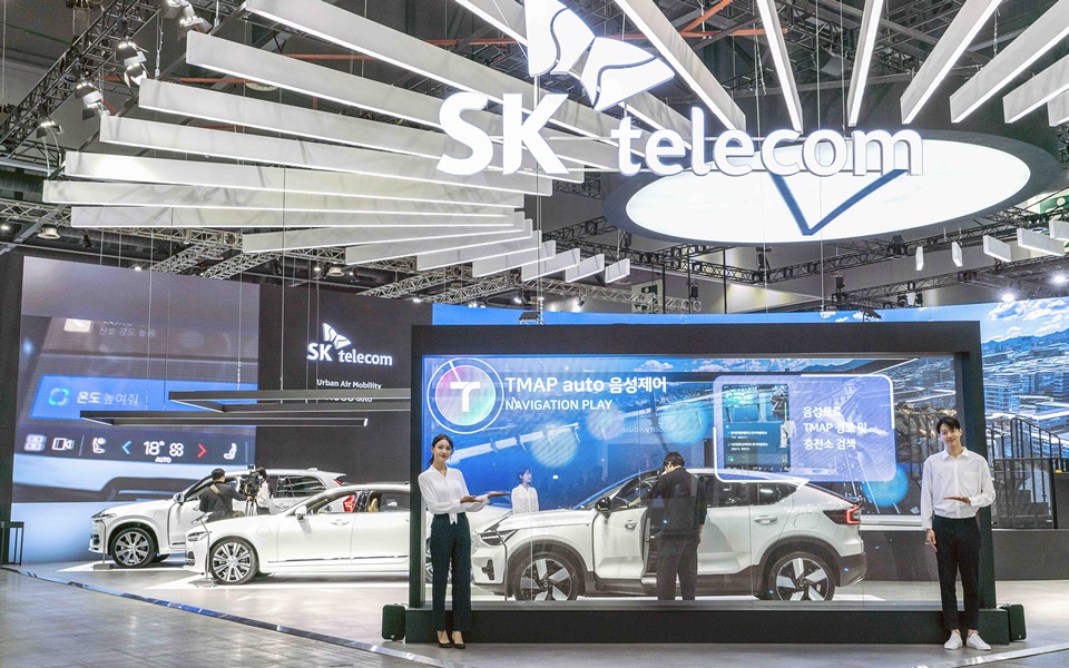 SK텔레콤은 ‘2023 서울모빌리티쇼’에서 자동차 전용 AI 플랫폼과 UAM 등 첨단 ICT 기술 기반 모빌리티 서비스에 대한 청사진을 제시한다고 30일 밝혔다.[사진=SK텔레콤]