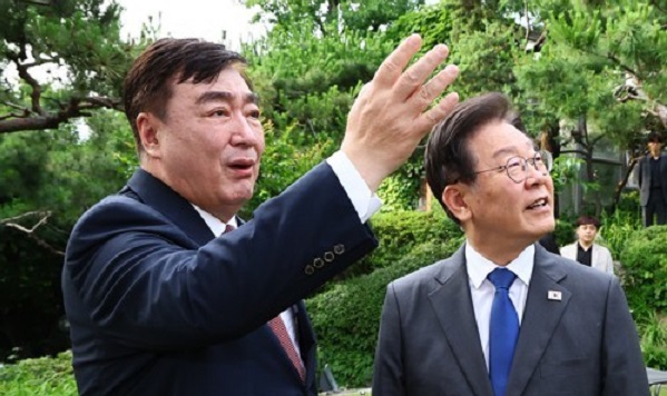 이재명 대표와 싱하이밍 중국대사.(사진=연합뉴스)