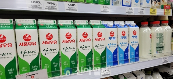마트에 진열된 서울우유 흰 우유 제품.  (사진=신아일보DB)