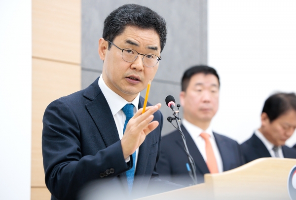 김창기 국세청장이 지난 8일 정부세종청사에서 '2024년 주요 정책 추진계획'을 발표하고 있다. (사진=국세청)