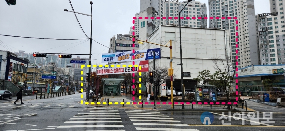 명일1동 주민센터는 복합화 사업에 따른 청사 신축이 완료될 때까지 지하철 5호선 명일역(노란색 점선 안) 인근 임시청사(빨간 점선 안)를 이용한다. (사진=천동환 기자)