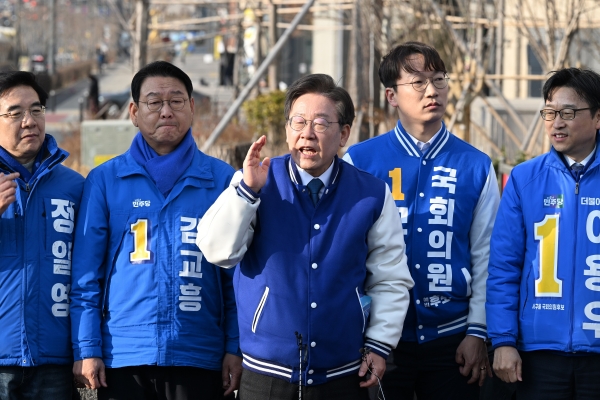 이재명 더불어민주당 대표(사진 가운데) (자료사진=연합뉴스)