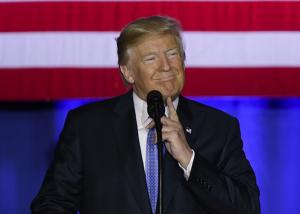 트럼프 지지도 32%로 추락… 취임후 가장 낮아
