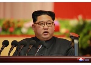 김정은 "핵무력 질량적 강화, 무장장비 더 만들것"