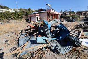 포항 지진 한 달… 남겨진 상처 속 지역경제 회복 &apos;꿈틀&apos;
