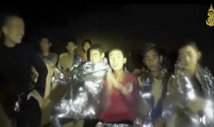 동굴고립 태국소년 구조 대원 1명 사망… "산소 부족"