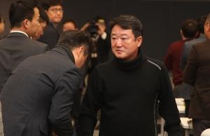 이웅열 전 코오롱 회장, 차명주식 보유·거래로 재판 받는다