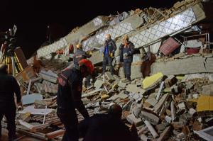 터키 동부 지진 사망 31명·부상 1607명으로 늘어