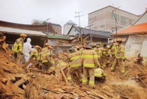 광주 도심서 40년된 노후주택 철거 중 붕괴…작업자 2명 사망·2명 중상
