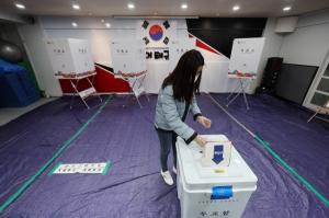 [20대 대선] 낮 12시 투표율 20.3%… 전남 16.4% 전국 최저