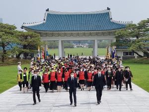 지성호 의원, 탈북민 500여명과 현충원 참배 봉사활동