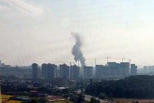 화성시 향남읍 제약회사 공장 폭발로 화재…4명 부상·3명 고립