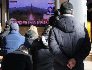 [속보] 북한 "어제 위성시험품 운반체 탑재해 500km까지 고각발사"