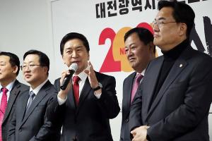 &apos;與 당대표 적합도&apos; 김기현, 나홀로 40%대… 羅 25.3% 安 17.3%