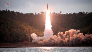 [속보] 합참 "북한, 동해상으로 탄도미사일 발사"