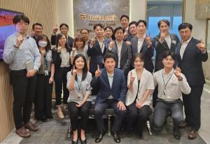 함영주 하나금융 회장, 홍콩에서 글로벌 투자자와 현장 소통